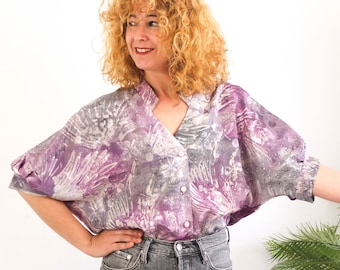 Vintage 80er New Wave abstrakte Bluse, 80er Retro Dolman-Ärmelbluse, abstrakte geprägte Bluse, 80er kurze Bischofsärmelbluse, Größe M - L