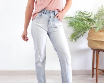 Calça jeans vintage anos 90, lavagem clara e pernas largas, modelo mom jeans feminino dos anos 90, tamanho G (cintura 26"-27"), jeans estilo western dos anos 90, cintura alta e pernas afuniladas, tamanho P