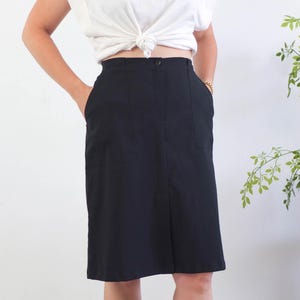 Vintage black stretchy skirt, 90s sport casual black skirt, High waist black knee length skirt with pockets, 1990s Basic plain skirt size L