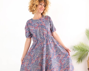 Vintage 70s 80s paisley dress with short sleeve, Vintage fit and flare jersey dress, 80s retro boho midi dress, Blue paisley day dress L