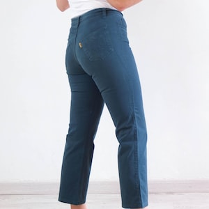 Vintage 90s mid waist teal green jeans, 1990s straight leg ankle jeans, Small size 90s jeans mid rise women, Vintage green mom jeans 28&quot;