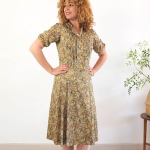 Abito midi vintage anni &#39;70 con stampa floreale, abito boho anni &#39;70 con stampa floreale verde, abito plissettato anni &#39;70 con stampa floreale, abito anni &#39;70 con maniche a sbuffo, taglia M