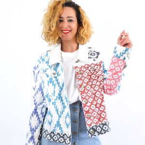 Vintage 90er Jahre Vintage Navajo Jeansjacke, 90er Jahre Oversized Crop Jeansjacke mit Südwesten Aufdruck, Vintage weiße Vintage Jeansjacke Frauen, Größe S M