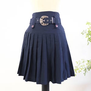 Vintage 80s navy blue pleated mini skirt, 80s high waist pleated belted skirt, 1980s preppy mini skirt, Retro chic school girl mini skirt, S