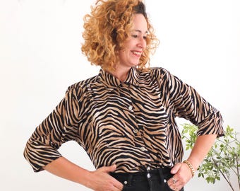 chemisier vintage des années 90 à imprimé animal, chemisier vintage à imprimé zèbre, chemisier boutonné rétro safari des années 90 avec demi-manche, chemise tendance taille moyenne