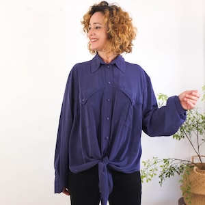 chemisier violet rétro vintage des années 80, chemisier à manches bouffantes nouvelle vague des années 1980, chemisier vintage à nouer, chemisier secrétaire violet des années 80, taille L XL