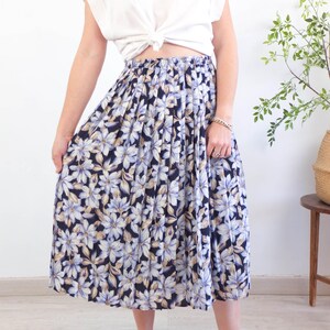 Vintage 90er Plus Size marine Blumen Rock, hoher Taille A-Linien-Rock, 90er Lässiger Blumen Midi Rock, 1990er Jahre Plissee Blumenmuster Polyester