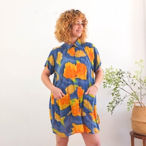 90年代のヴィンテージオーバーサイズ花柄シャツドレス、90年代の花柄カバーアップドレス、ヴィンテージミニシャツドレス、90年代のサマーデイボタンアップシフトシャツドレス