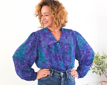 Blusa romántica floral vintage de los años 80, blusa con cuello bordado llamativo de los años 80, blusa femenina con mangas abullonadas, blusa de cuello ancho de los años 80 en color violeta.