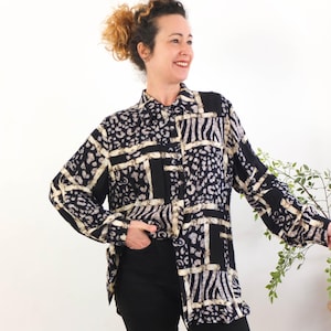 Vintage 90er Jahre abstrakte Bluse, 1990er Jahre Boho Hippie Bluse, Vintage 90er Bluse, schwarze Bluse mit Knöpfen in Übergröße, L XL