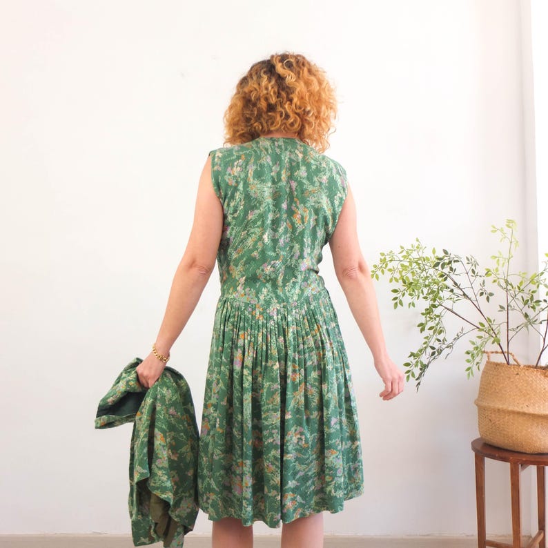 The vintage prairie co-ord set suit feels like flowy silky Polyester with inner lining and side zipper closure dress, in excellent vintage condition designed by Spanish fashion designer Carmen Palomares.