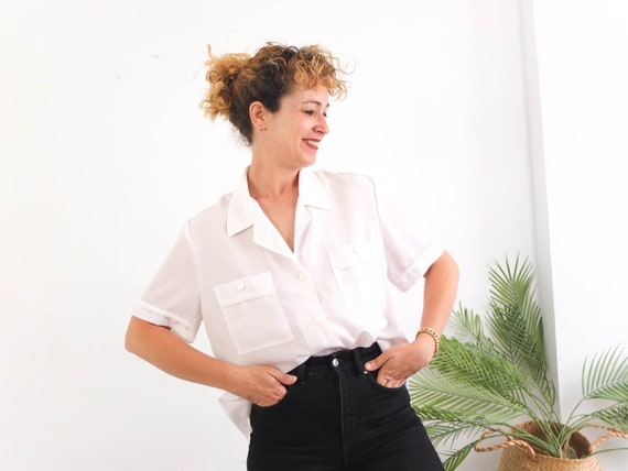 Vintage 90s White Oversized Blouse Short Sleeve, 90s Minimalist White Button Down Blouse, Vintage White Collared Pocket Shirt, Size M - L
