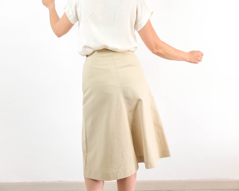 The 70s mod a line skirt is Polyester and Rayon fabric in excellent vintage conditions, by Jaeger (Made in UK).