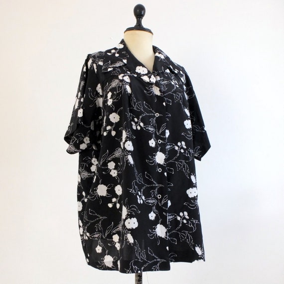Vintage black and white floral maternity blouse, v