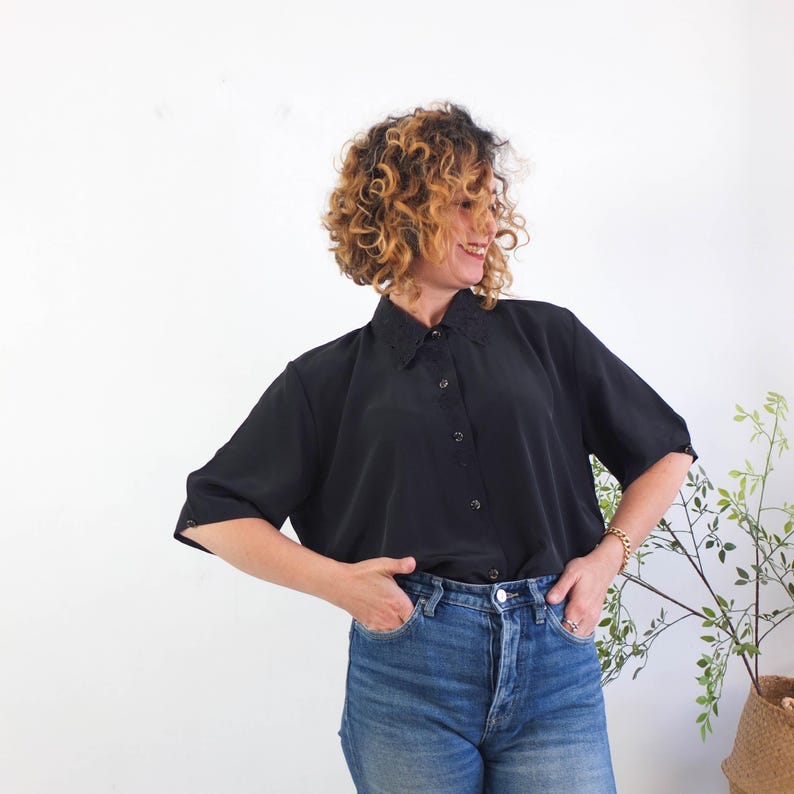 Vintage 90s embroidered floral black blouse with retro plain simple style for women size Large or XL. This 1990s preppy black button blouse has short sleeve, embroidered and cutout collared and buttons front, it´s boxy shape.