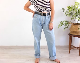 Vintage 90s relaxed fit jeans, 90s oversized baggy jeans, Vintage boyfriend jeans with straight leg, 1990s grunge loose fit jeans, 33&quot; waist