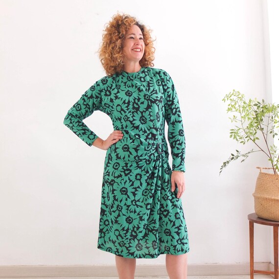 vintage 80s dress How adorable is this party dress? Perfect for prom, a formal wedding, or even just dinner at your girlfriend's this weekend! Find it in store and in the Etsy Shop now JB 100% Cotton Made in Pakistan Sizing Vintage 80s Blue Metallic Draped