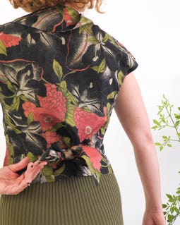 Vintage 70s 80s Black Floral Blouse, Vintage Floral Big Collar 