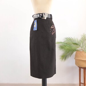 Gonna midi a tubino nera vintage anni '80, gonna a tubino nera da sera anni '80, gonna con cintura anni '80, gonna nera a vita alta, taglia media da donna immagine 11