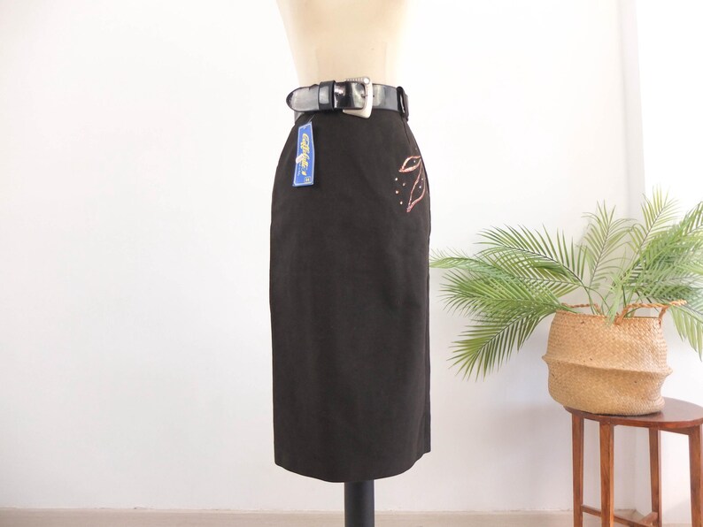 Gonna midi a tubino nera vintage anni '80, gonna a tubino nera da sera anni '80, gonna con cintura anni '80, gonna nera a vita alta, taglia media da donna immagine 11