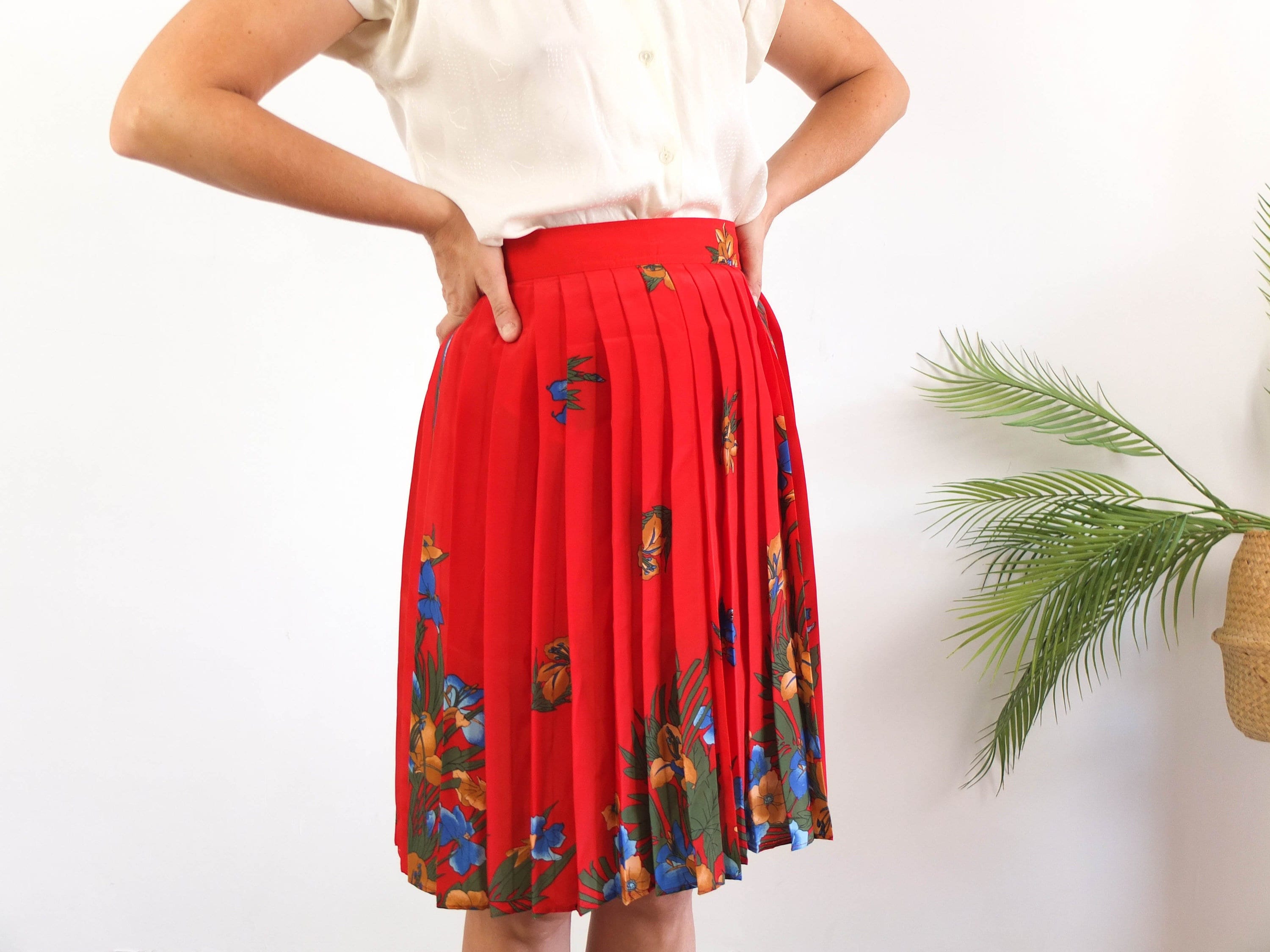 Pleated skirt red flowers cheap