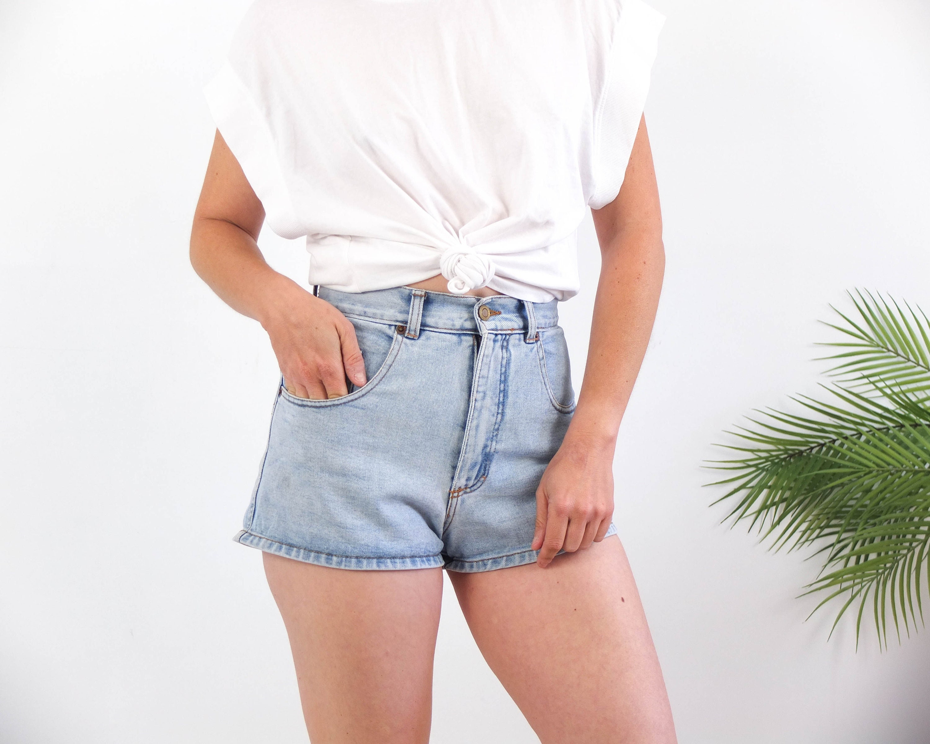Vintage 90s blue denim shorts women, Vintage high rise jean shorts, 90s Summer casual streetstyle shorts, 90s booty denim shorts 26" waist