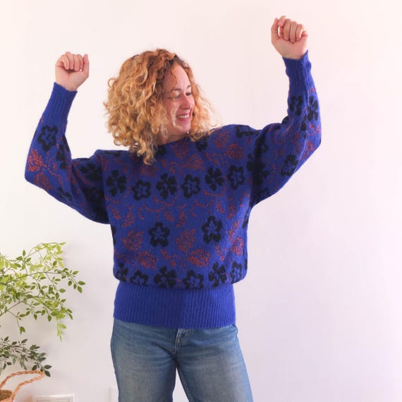 Vintage 80s women retro sweater, 80s blue puff sleeve sweater, 1980s embellished floral wool sweater, Kitsch slouchy knit sweater, Size S M
