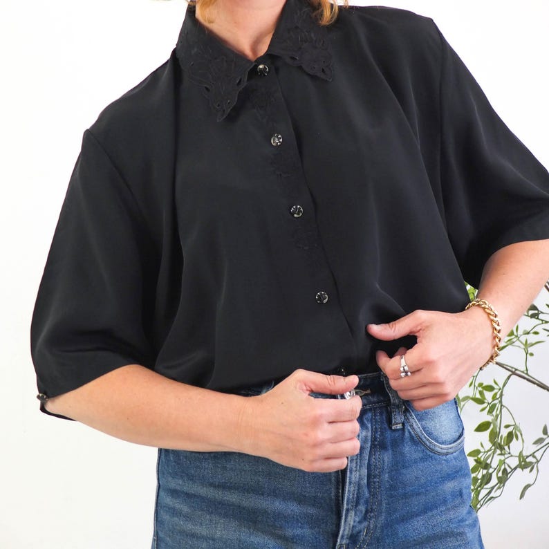 The button up shirt is women's size Large or XL, depends on how oversized you like it!, the chest contour 47,2 inches (120 cm).