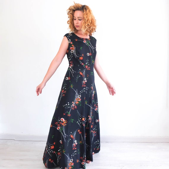 Medium to Large 70s Black /& White Floral Maxi Dress Vintage Long Sleeve Two Tone A Line Dress