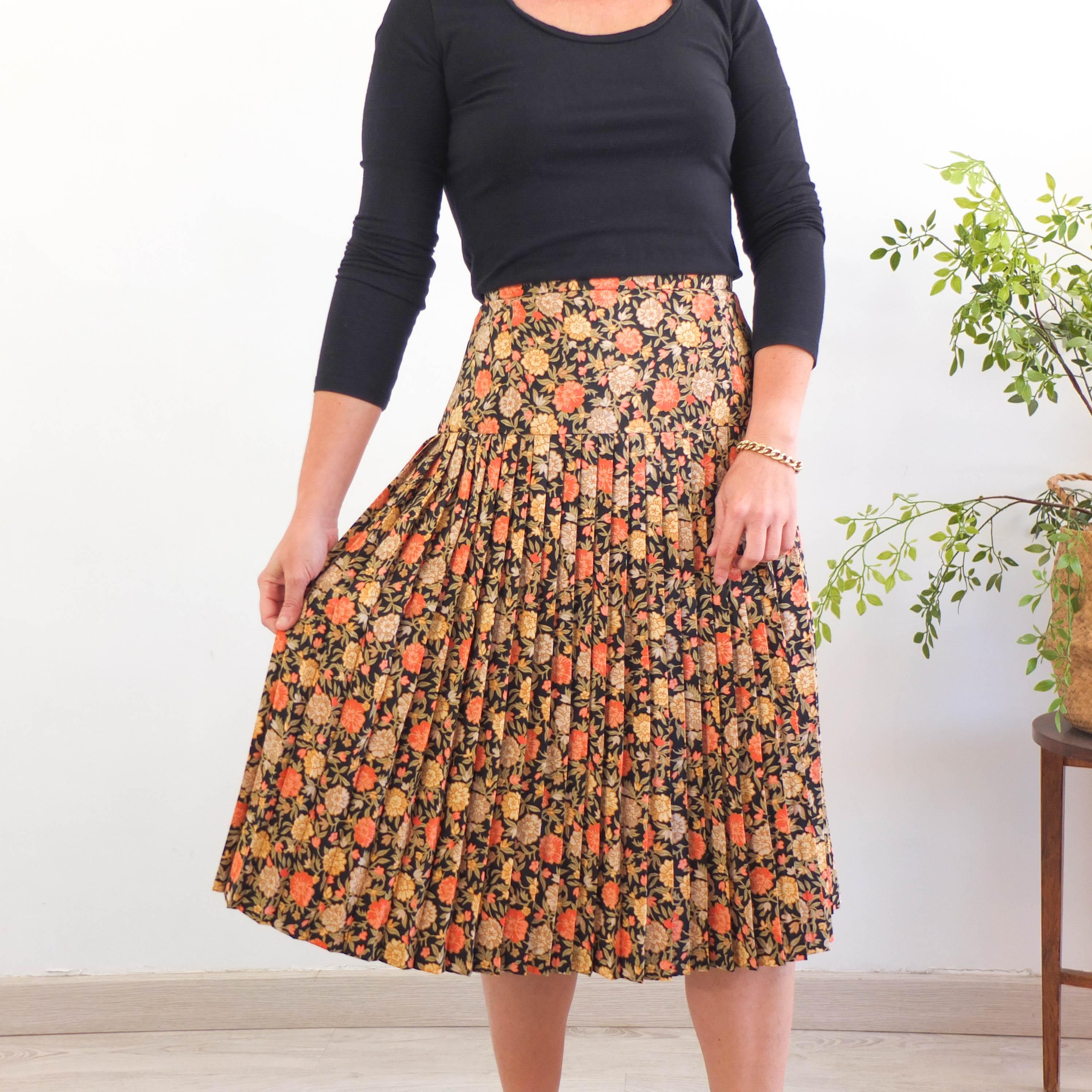 Jupe Bouffante Noire Jupe Noire Bouffante Courte En Dentelle - Taille 40 Neuve (sans étiquettes), Marque Camaïeu, Style Fleuri Blouse Femme