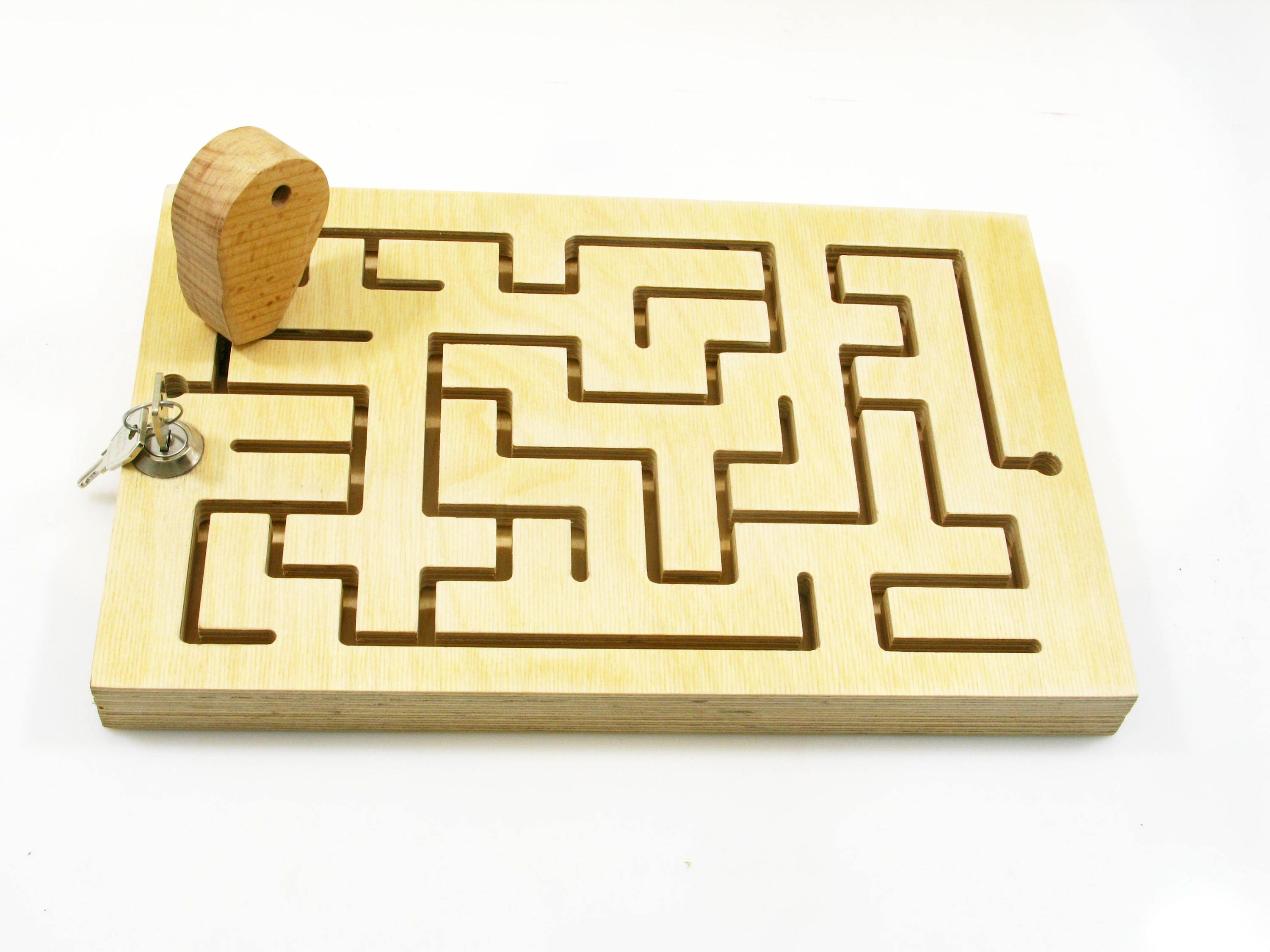 Labyrinthe carré en bois. Un casse tête à petit prix pour enfants et adultes