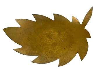 Vintage Hammered BRASS LEAF Footed Trinket DISH / 9-1/4" x 6-1/9" / Jewelry Dish, Key Dish, Office Supplies Dish / Nature, Outdoor Lover