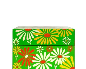Vintage 1970s Syndicate Mfg. FLOWER Power Design Metal RECIPE BOX / Very Good Condition / Orange, Yellow, White Daisy Pattern / Cool Find!