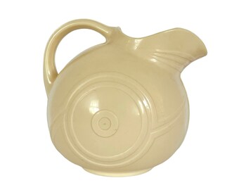 Vintage BALL PLASTIC PITCHER / Art Deco Design / 7-3/4" x 8-1/2" / Holds 64 Ounces / Retro Kitchenware / Outdoor Picnic Entertaining Style