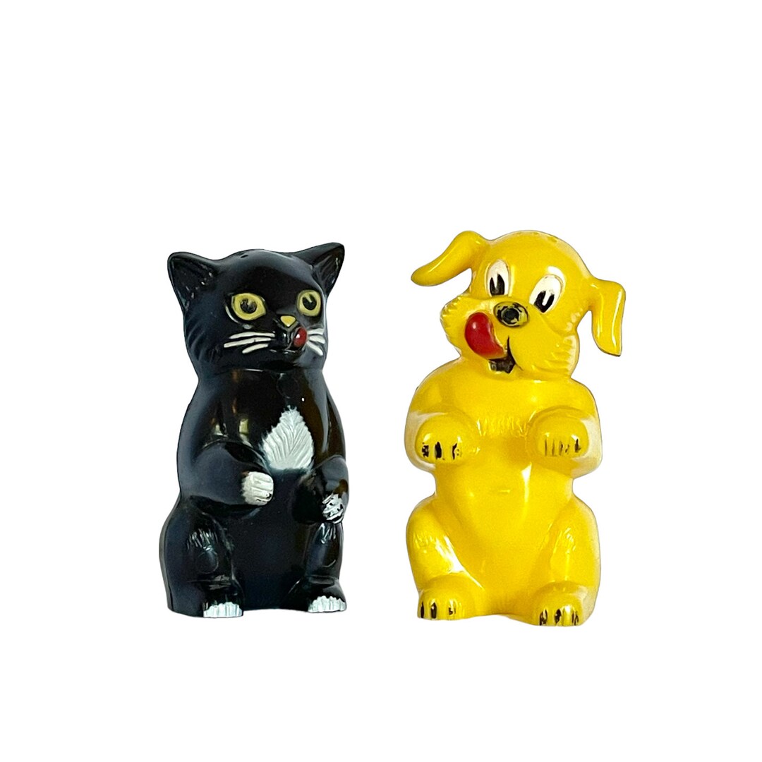 Mid Century Cool Plastic DOG and CAT Salt and Pepper SHAKERS / Etsy