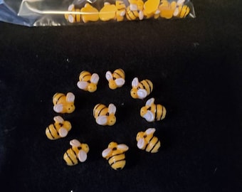 10 Mini Flatback Bees! #miniatures #gnomes #gnomeaccessories #summergnome #beegnome #miniaturebees #profitsgotobees #freeshippinginUS@35