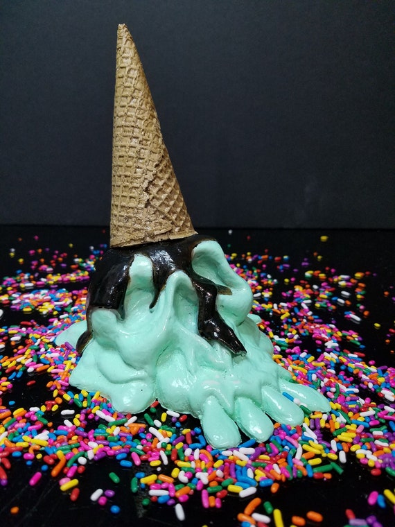 I Scream Cone Art – Kawaii Frozen Treat Resin Skull Statue