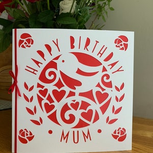 Personalisierte Robin Geburtstagskarte, Namenskarte, Herzen und Vogel, benutzerdefinierte Namenskarte, personalisierte Papercut-Karte, Robin-Karte, Vogel-Karte
