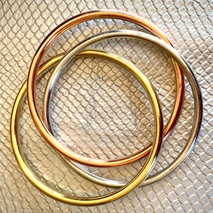 Bracelets 3 joncs roulants entrelacés 3 ors. laiton; bracelet jonc bouddhiste ethnique, tribal; gros jonc indien ; bohème;