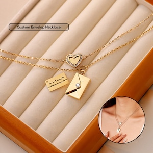 Collar con medallón de corazón personalizado con mensaje secreto grabado, ideal para aniversarios y cumpleaños.