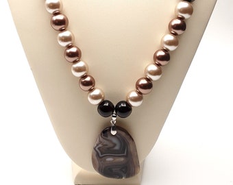 Agate pendant necklace- Brown and black necklace - 25" beaded necklace with agate pendant - Glass beads - Bronze, beige and black necklace