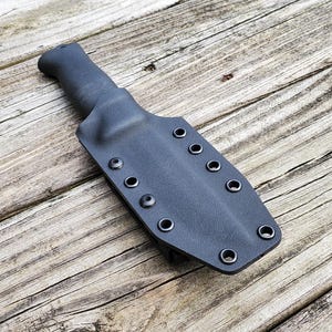 Terävä Jääkäripuukko 110 Custom Kydex Sheath, Polymer Belt Clip, Pancake Style.