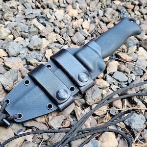 Terävä Jääkäripuukko 110 Custom Kydex, Scout,Neck & IWB, Mini Firesteel Rod, 550 Mil-Spec Paracord, IWB / Scout Carry Straps, Pancake Style