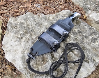 BUCK 119 Kydexscheide, Scout Carry, Leder Scout Straps, Mini Firesteel, Paracord Lanyard, Pfannkuchen.