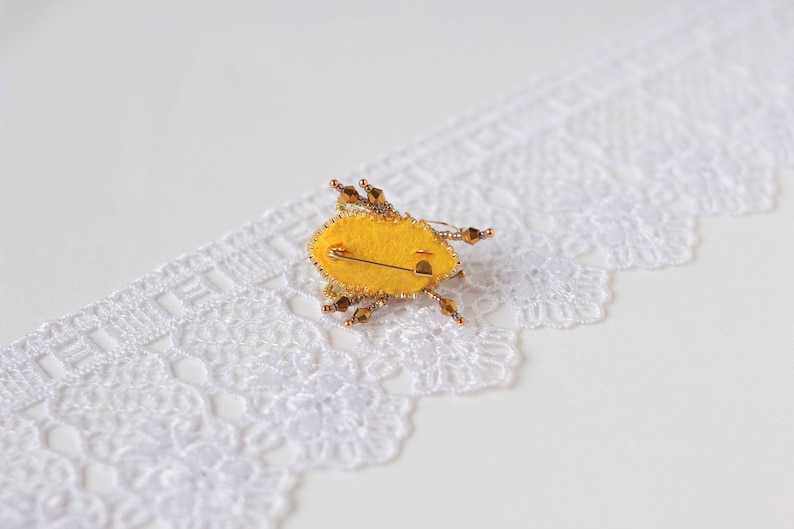 Gold bee pin embroidered brooch Insect jewelry Bild 8