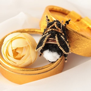 Bumble bee brooch - embroidered pin insect brooch