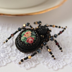 Spider brooch For-girlfriend Beaded insect brooch Embroidered brooch