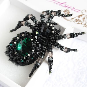 Gothic Spider brooch Emerald Green Crystal spider jewelry Halloween gift Embroidered brooch Spider pin Halloween brooch Beaded insect brooch