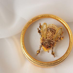 Gold bee pin embroidered brooch Insect jewelry Bild 10
