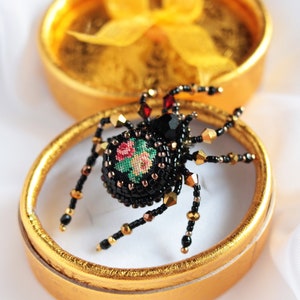 Small spider Gothic brooch for-girlfriend Beaded insect brooch